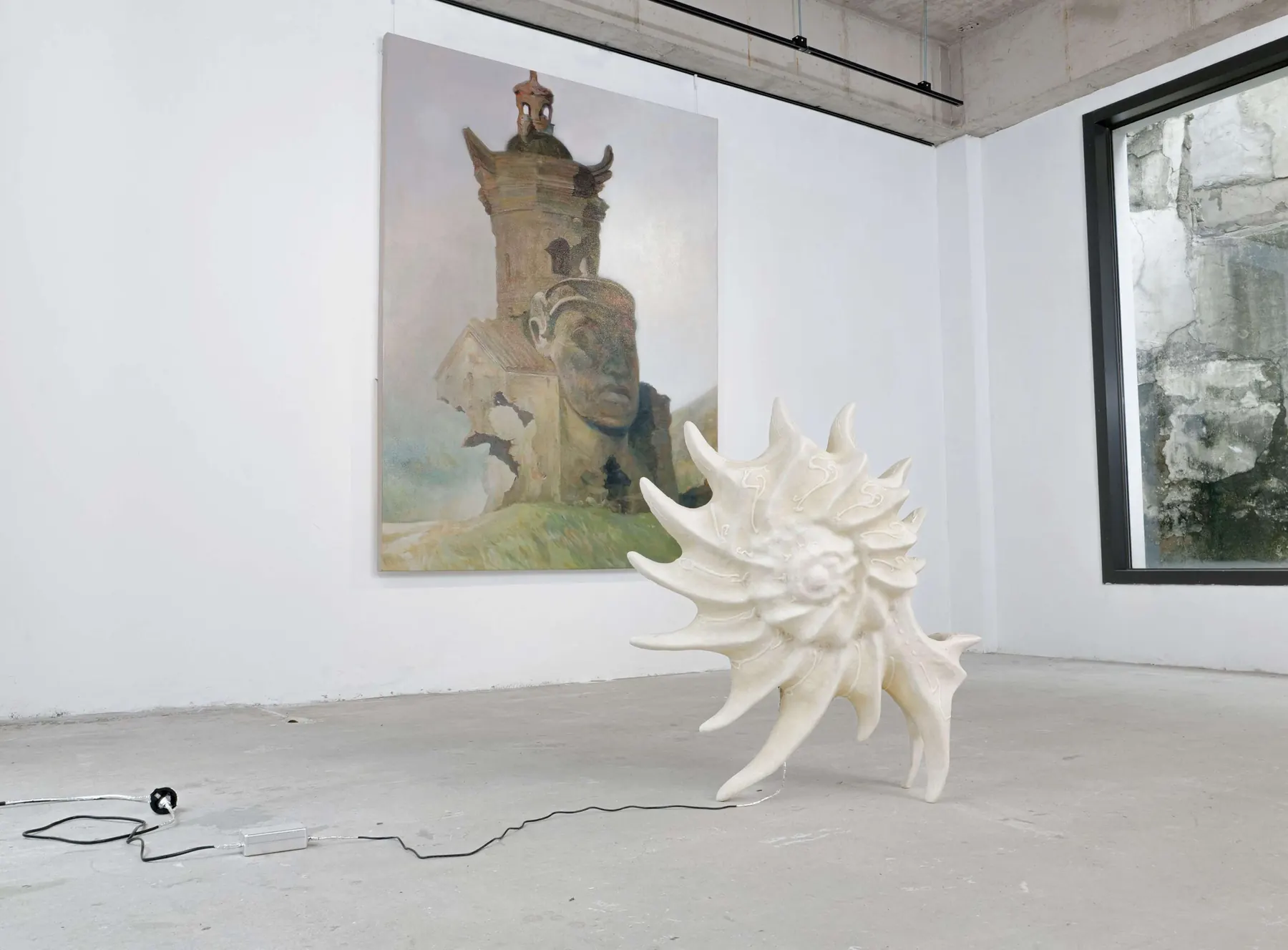 Minimal gallery with sculptural objects